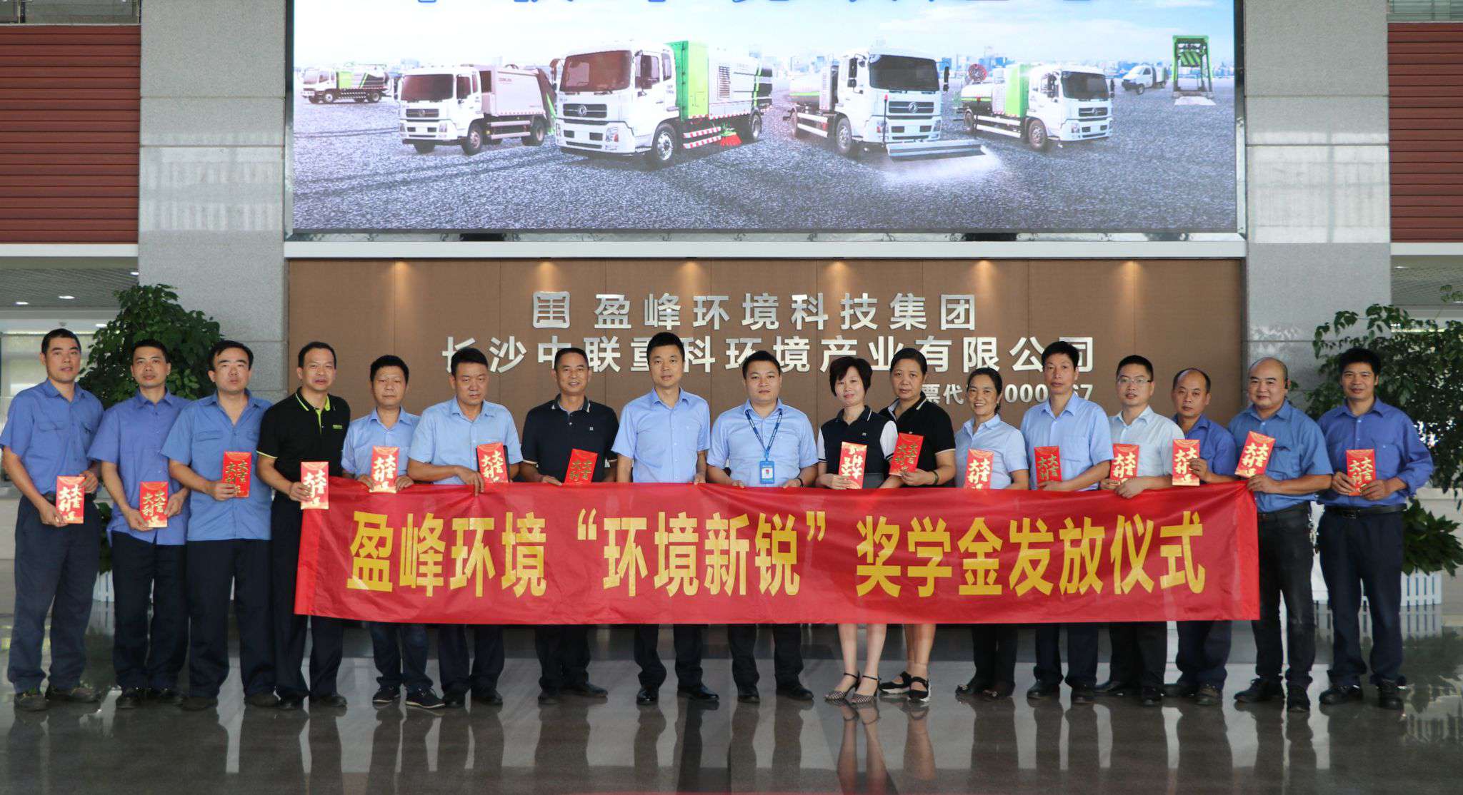 ��ҫʱ�̣�40��ѧ��ϲ��15.2��ʼҹ������Ρ��������񡱽�ѧ��